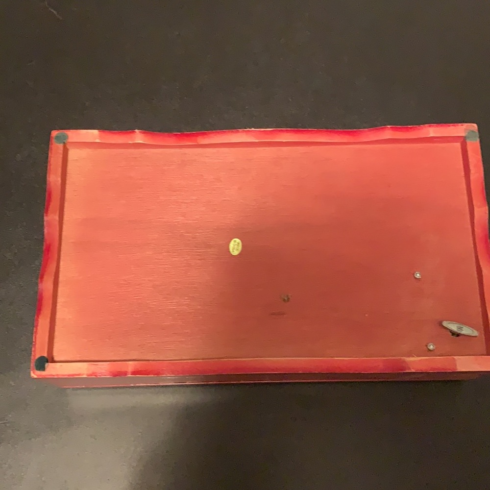 Princess Marcella Borghese Red Jewelry Music Box - Picture 4 of 6